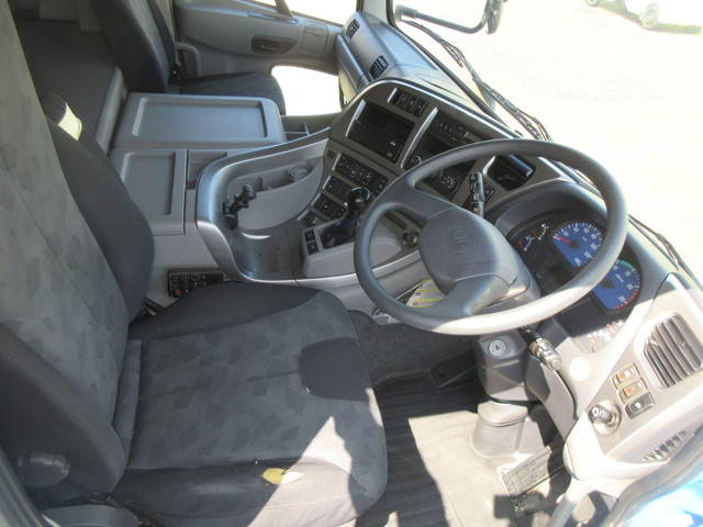 UDトラックスクオンアルミウイング大型（10t）[写真28]