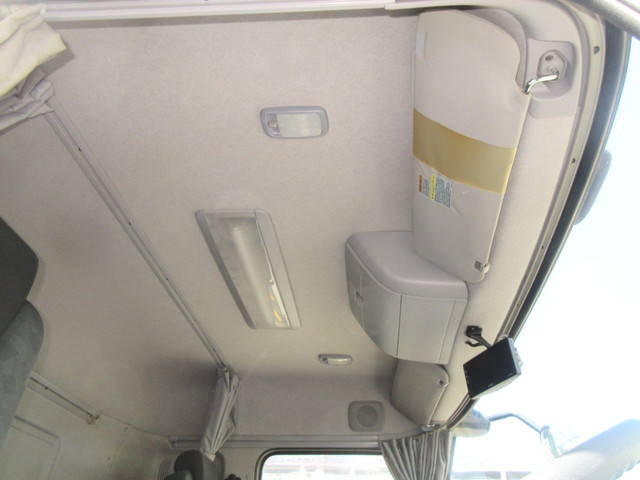 UDトラックスクオンアルミウイング大型（10t）[写真30]