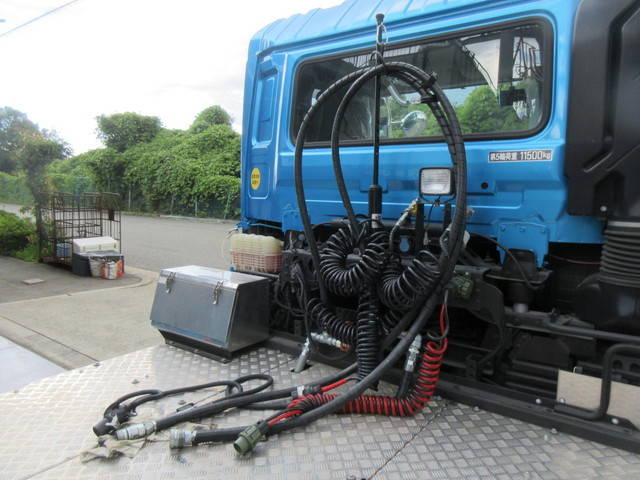 UDトラックスクオントレーラーヘッド（トラクターヘッド）大型（10t）[写真13]