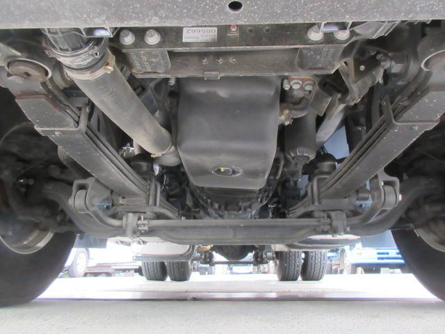 UDトラックスクオントレーラーヘッド（トラクターヘッド）大型（10t）[写真17]