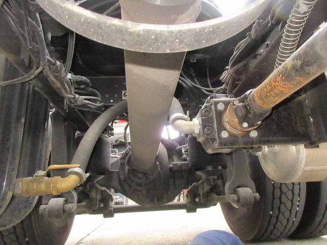 UDトラックスクオントレーラーヘッド（トラクターヘッド）大型（10t）[写真19]