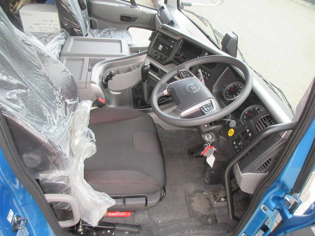 UDトラックスクオントレーラーヘッド（トラクターヘッド）大型（10t）[写真26]