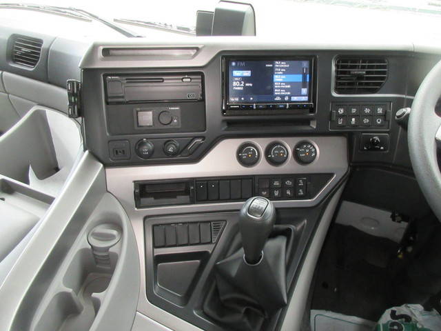 UDトラックスクオントレーラーヘッド（トラクターヘッド）大型（10t）[写真27]