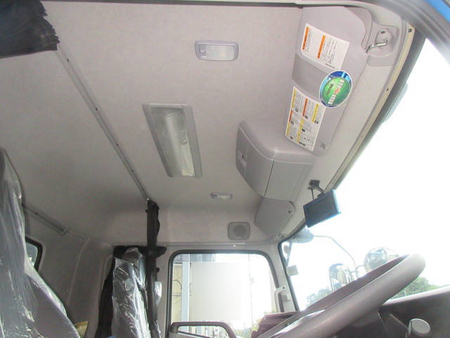 UDトラックスクオントレーラーヘッド（トラクターヘッド）大型（10t）[写真28]