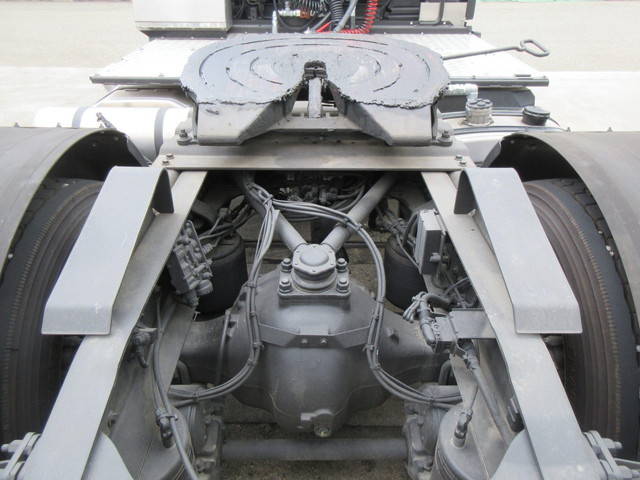 UDトラックスクオントレーラーヘッド（トラクターヘッド）大型（10t）[写真06]