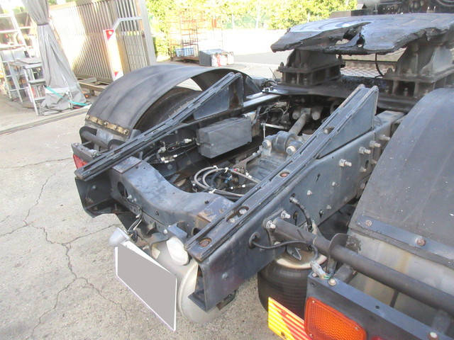 UDトラックスクオントレーラーヘッド（トラクターヘッド）大型（10t）[写真10]