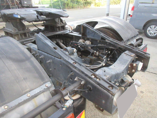 UDトラックスクオントレーラーヘッド（トラクターヘッド）大型（10t）[写真11]