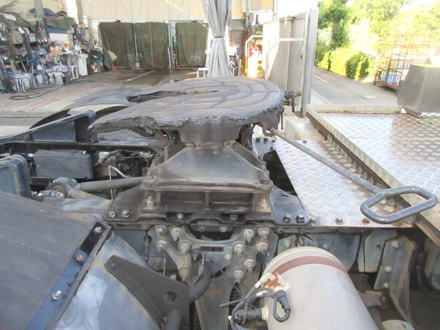 UDトラックスクオントレーラーヘッド（トラクターヘッド）大型（10t）[写真15]