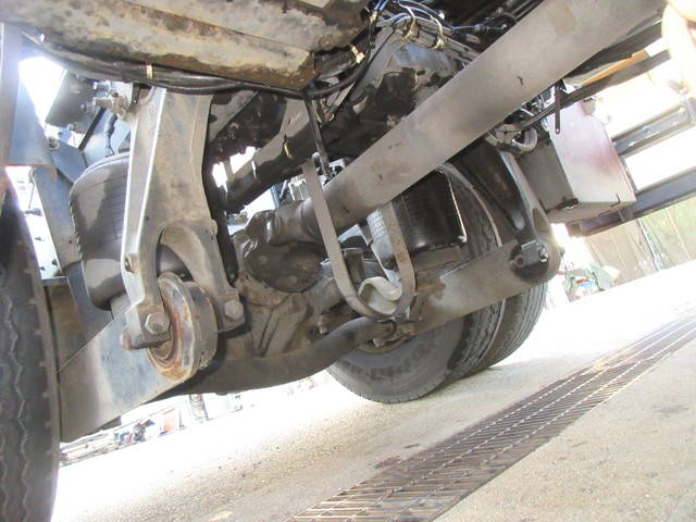 UDトラックスクオントレーラーヘッド（トラクターヘッド）大型（10t）[写真17]