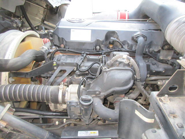 UDトラックスクオントレーラーヘッド（トラクターヘッド）大型（10t）[写真23]