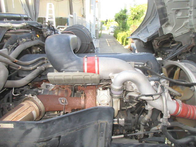 UDトラックスクオントレーラーヘッド（トラクターヘッド）大型（10t）[写真24]