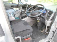 UDトラックスクオントレーラーヘッド（トラクターヘッド）大型（10t）[写真31]