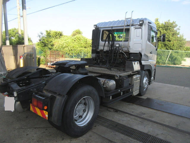 UDトラックスクオントレーラーヘッド（トラクターヘッド）大型（10t）[写真04]