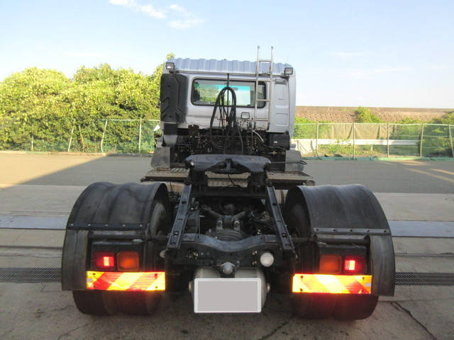 UDトラックスクオントレーラーヘッド（トラクターヘッド）大型（10t）[写真05]