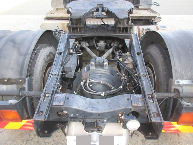 UDトラックスクオントレーラーヘッド（トラクターヘッド）大型（10t）[写真06]