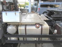 UDトラックスクオントレーラーヘッド（トラクターヘッド）大型（10t）[写真09]