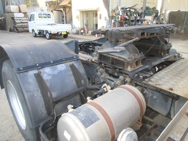 UDトラックスクオントレーラーヘッド（トラクターヘッド）大型（10t）[写真09]