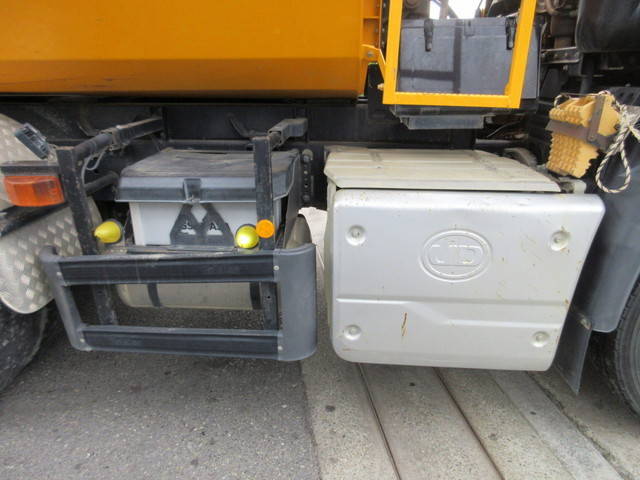 UDトラックスクオンダンプ大型（10t）[写真10]