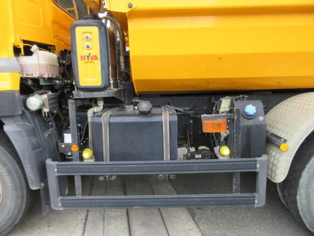 UDトラックスクオンダンプ大型（10t）[写真11]