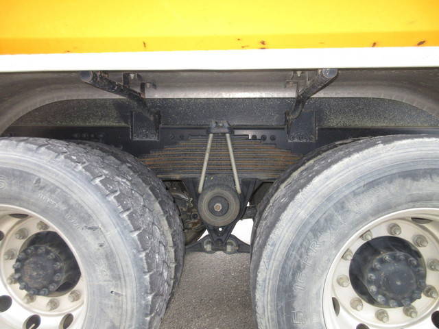 UDトラックスクオンダンプ大型（10t）[写真12]