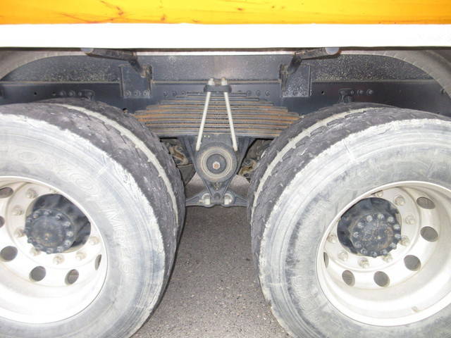 UDトラックスクオンダンプ大型（10t）[写真13]