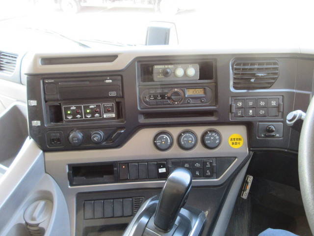 UDトラックスクオンダンプ大型（10t）[写真23]