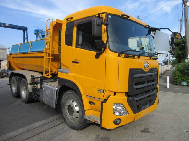 UDトラックスクオンダンプ大型（10t）[写真03]