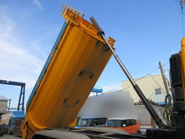 UDトラックスクオンダンプ大型（10t）[写真06]