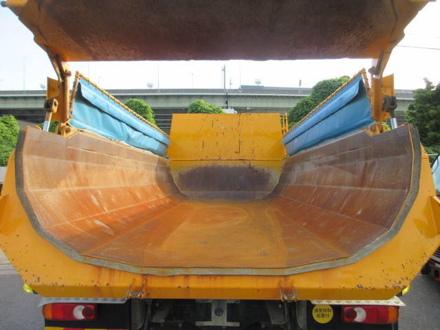 UDトラックスクオンダンプ大型（10t）[写真08]