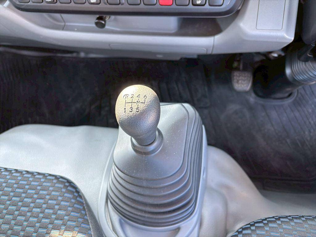 日野デュトロダブルキャブ（Wキャブ）小型（2t・3t）[写真18]