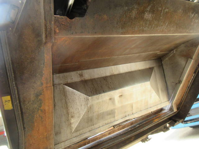 UDトラックスコンドルパッカー車（塵芥車）中型（4t）[写真10]