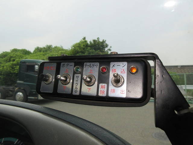 UDトラックスコンドルパッカー車（塵芥車）中型（4t）[写真36]