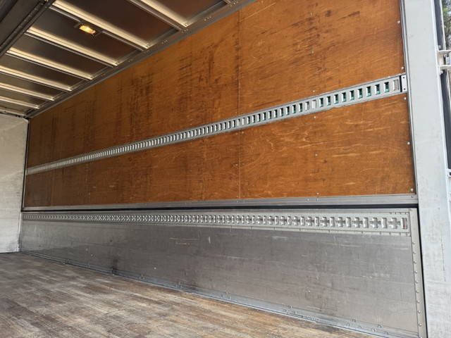 いすゞフォワードアルミウイング中型（4t）[写真11]