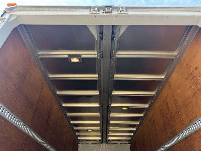 いすゞフォワードアルミウイング中型（4t）[写真12]