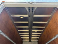 いすゞフォワードアルミウイング中型（4t）[写真13]