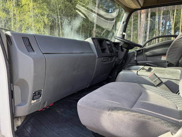 いすゞフォワードアルミウイング中型（4t）[写真24]