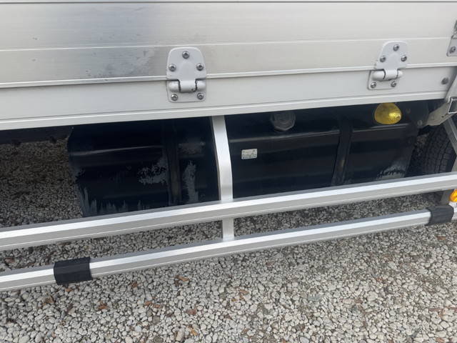 いすゞフォワードアルミウイング中型（4t）[写真30]