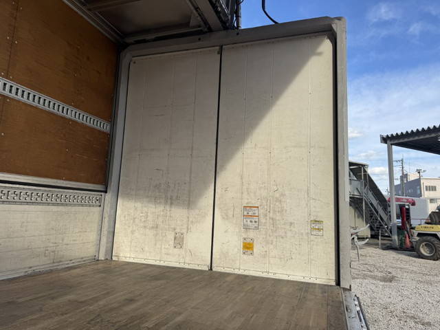 いすゞフォワードアルミウイング中型（4t）[写真07]