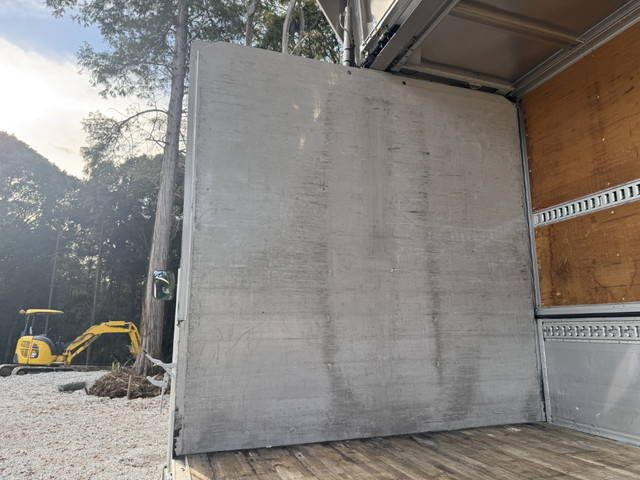 いすゞフォワードアルミウイング中型（4t）[写真08]