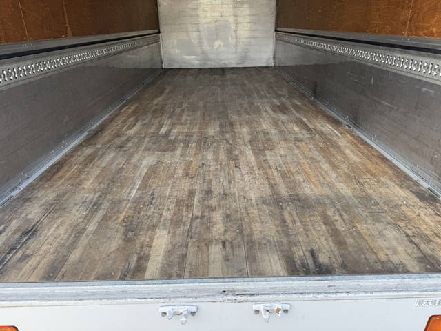 いすゞフォワードアルミウイング中型（4t）[写真09]