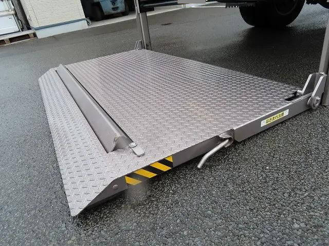 いすゞエルフ平ボディ小型（2t・3t）[写真27]