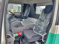 UDトラックスクオントレーラーヘッド（トラクターヘッド）大型（10t）[写真17]