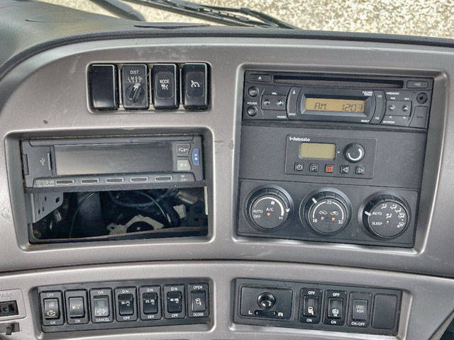 UDトラックスクオントレーラーヘッド（トラクターヘッド）大型（10t）[写真20]