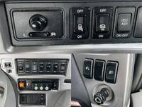 UDトラックスクオントレーラーヘッド（トラクターヘッド）大型（10t）[写真22]