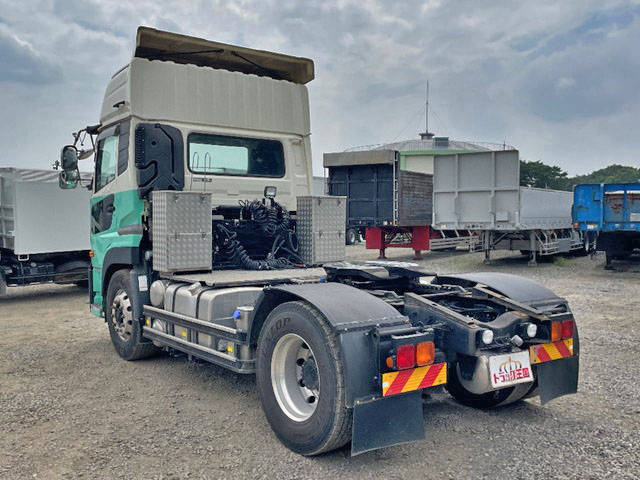 UDトラックスクオントレーラーヘッド（トラクターヘッド）大型（10t）[写真03]