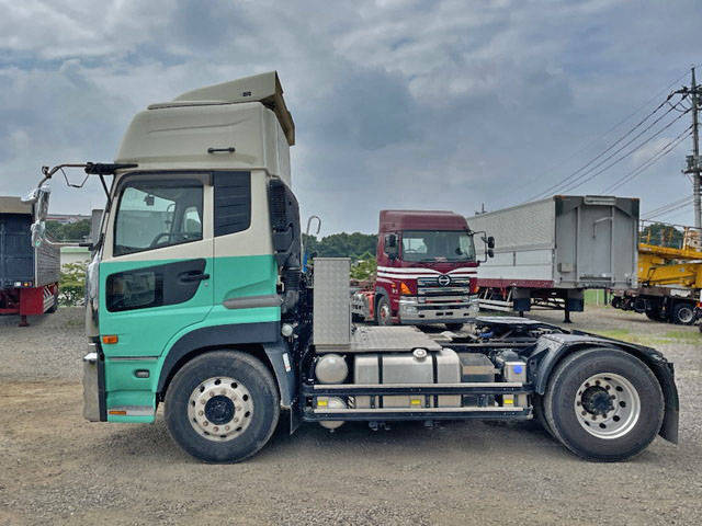 UDトラックスクオントレーラーヘッド（トラクターヘッド）大型（10t）[写真04]