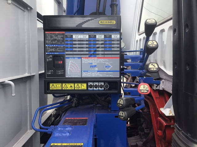 三菱ふそうファイタークレーン4段増トン（6t・8t）[写真17]