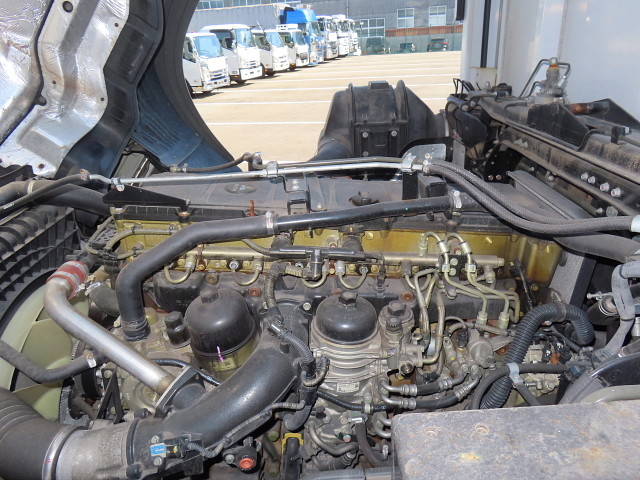 三菱ふそうスーパーグレートアルミウイング大型（10t）[写真14]