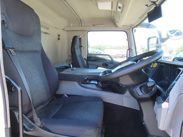 三菱ふそうスーパーグレートアルミウイング大型（10t）[写真18]