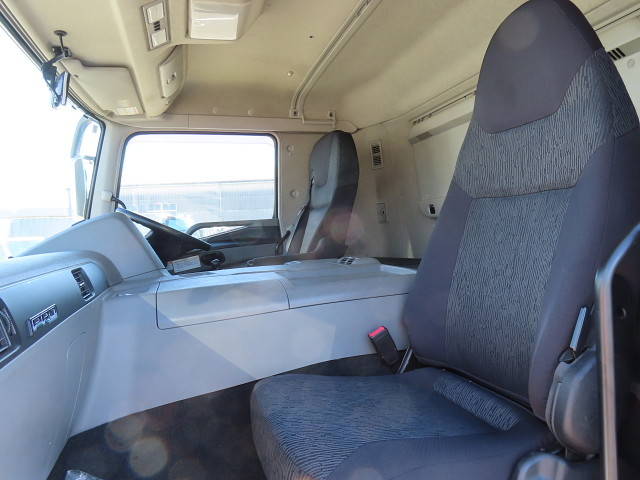 三菱ふそうスーパーグレートアルミウイング大型（10t）[写真19]